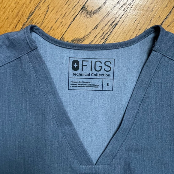 Figs Casma Top in Denim Blue Size Small - Picture 3 of 4
